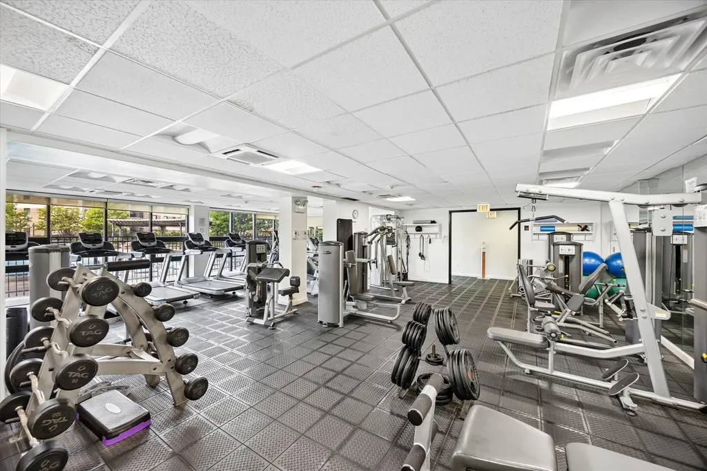 3930 North Pine Grove Avenue Chicago IL 60613