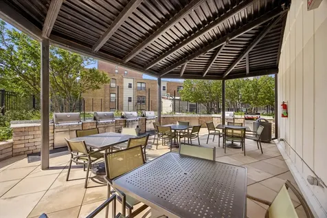 3930 North Pine Grove Avenue Chicago IL 60613
