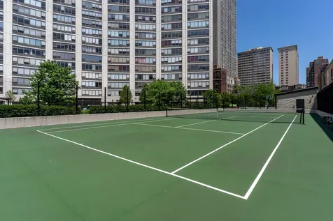 3930 North Pine Grove Avenue Chicago IL 60613