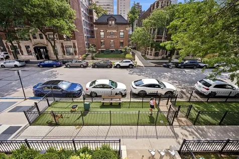 3930 North Pine Grove Avenue Chicago IL 60613