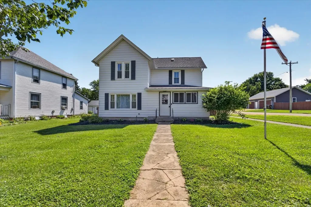 411 Main Street Leaf River IL 61047