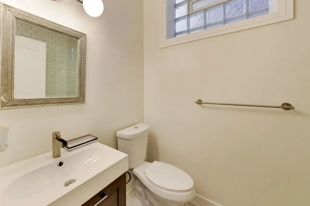 1247 North Rockwell Street Chicago IL 60622