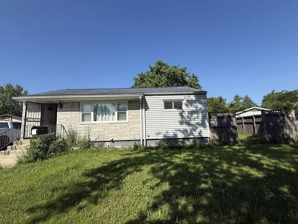 2228 Shawnee Road Waukegan IL 60087