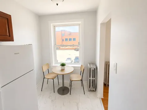 1635 West Morse Avenue Chicago IL 60626