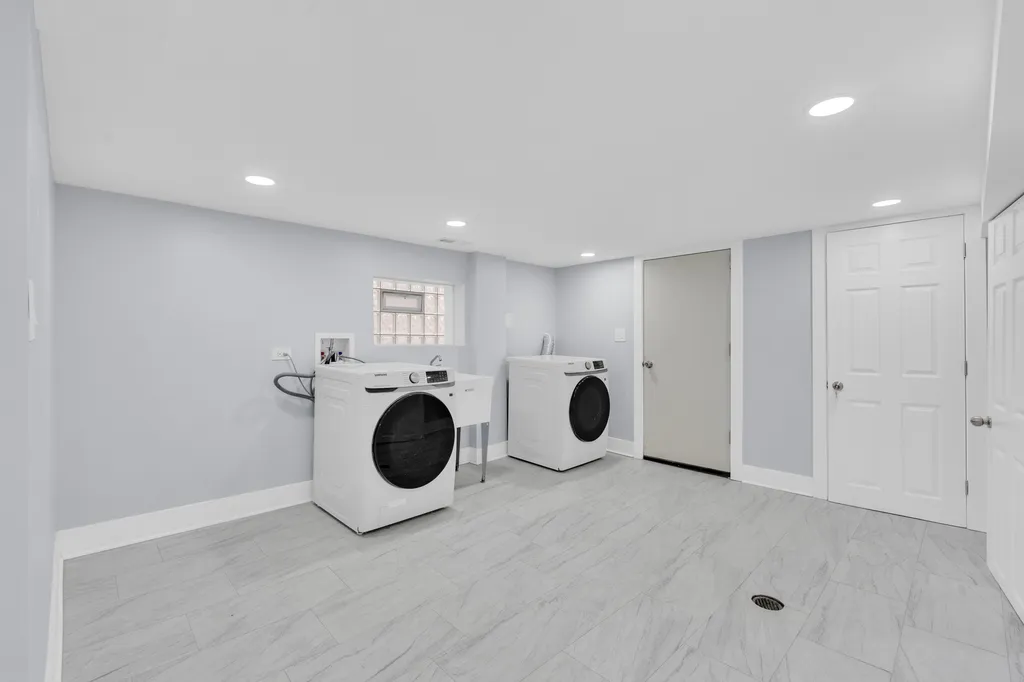 2539 West Morse Avenue Chicago IL 60645