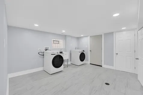 2539 West Morse Avenue Chicago IL 60645