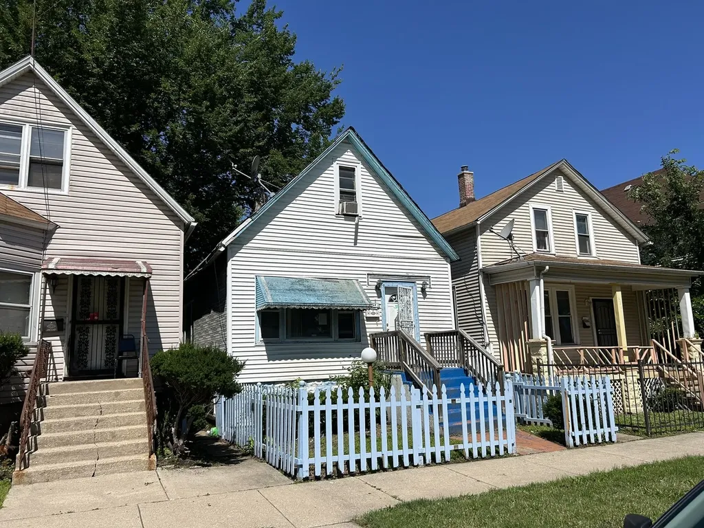 11568 South Lafayette Avenue Chicago IL 60628