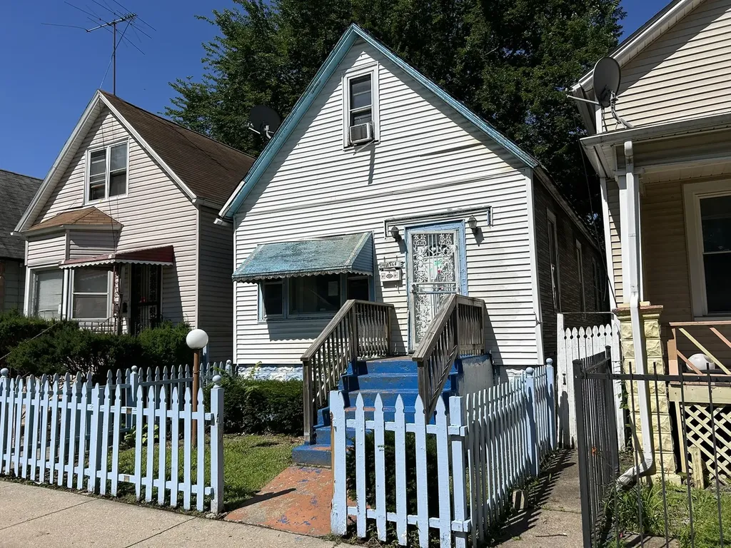 11568 South Lafayette Avenue Chicago IL 60628