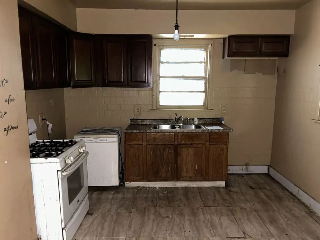 11568 South Lafayette Avenue Chicago IL 60628