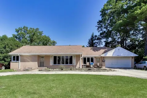 1810 East Euclid Avenue Arlington Heights IL 60004