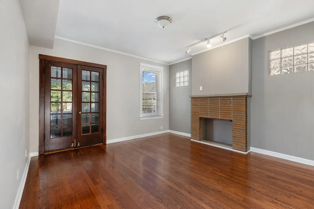4519 North Troy Street Chicago IL 60625