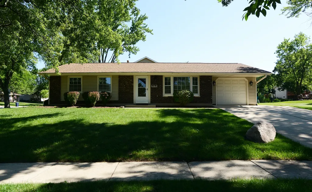 930 Sharon Lane Schaumburg IL 60193