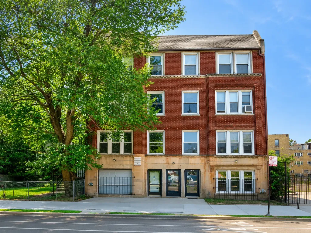 1635 West Morse Avenue Chicago IL 60626
