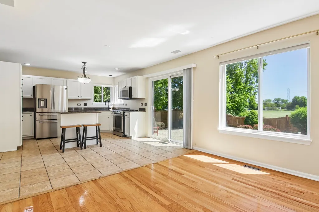 1322 Pennsbury Lane Aurora IL 60502