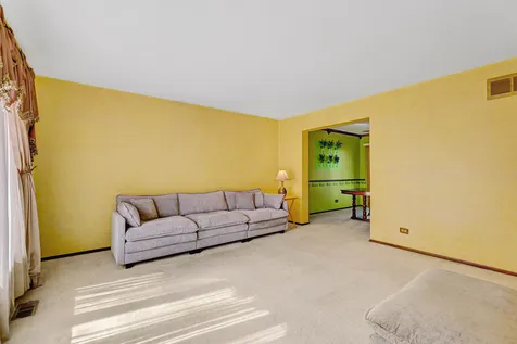 330 Elmwood Lane Bloomingdale IL 60108