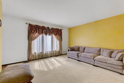330 Elmwood Lane Bloomingdale IL 60108