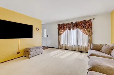 330 Elmwood Lane Bloomingdale IL 60108