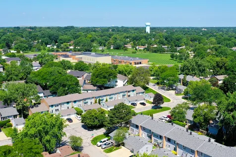 330 Elmwood Lane Bloomingdale IL 60108