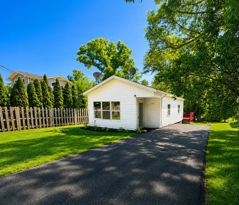 6415 North Shore Avenue Spring Grove IL 60081