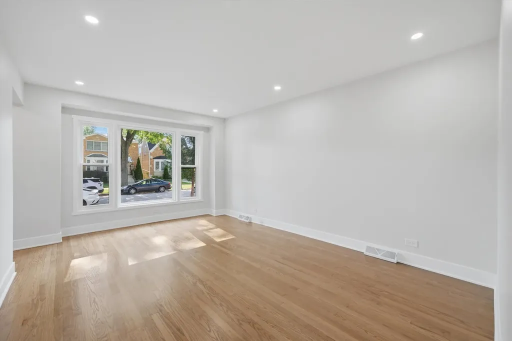 6332 North Mobile Avenue Chicago IL 60646
