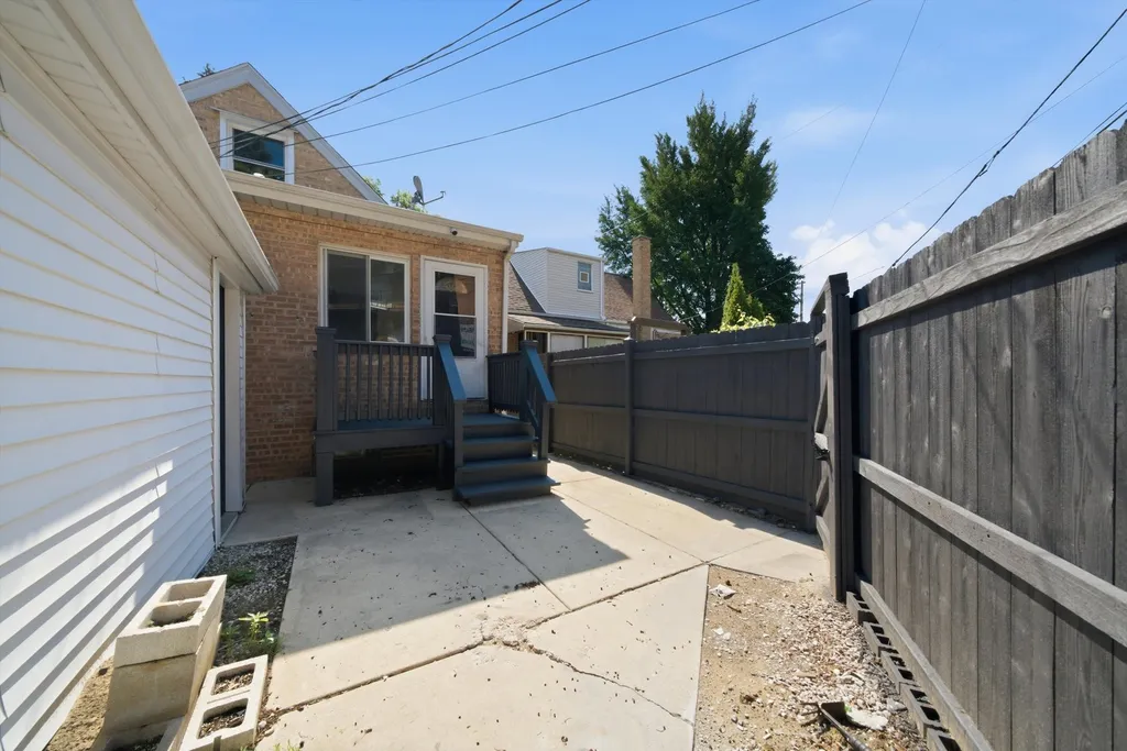 6332 North Mobile Avenue Chicago IL 60646