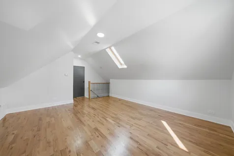 6332 North Mobile Avenue Chicago IL 60646