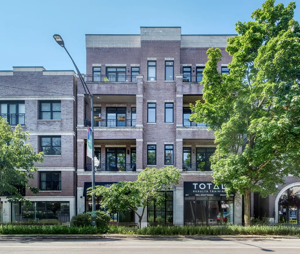 2211 West Roscoe Street Chicago IL 60618
