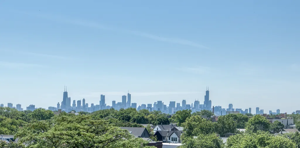2211 West Roscoe Street Chicago IL 60618