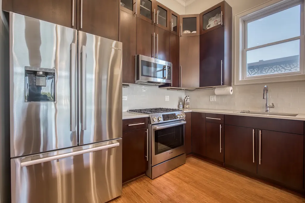 2211 West Roscoe Street Chicago IL 60618