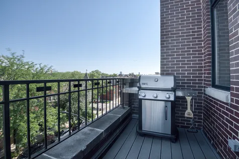 2211 West Roscoe Street Chicago IL 60618