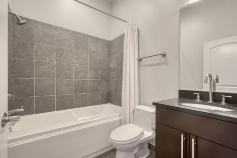 2211 West Roscoe Street Chicago IL 60618