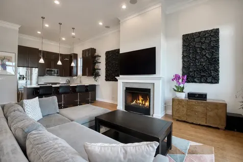 2211 West Roscoe Street Chicago IL 60618