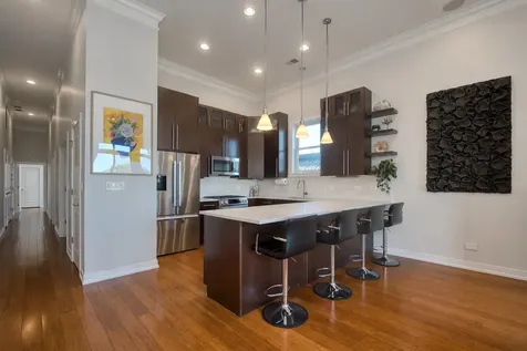 2211 West Roscoe Street Chicago IL 60618