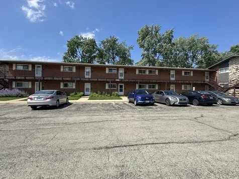 1910 West Hatherleigh Court Mount Prospect IL 60056