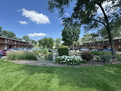 1910 West Hatherleigh Court Mount Prospect IL 60056