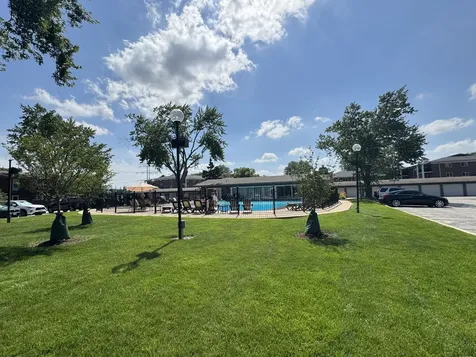 1910 West Hatherleigh Court Mount Prospect IL 60056