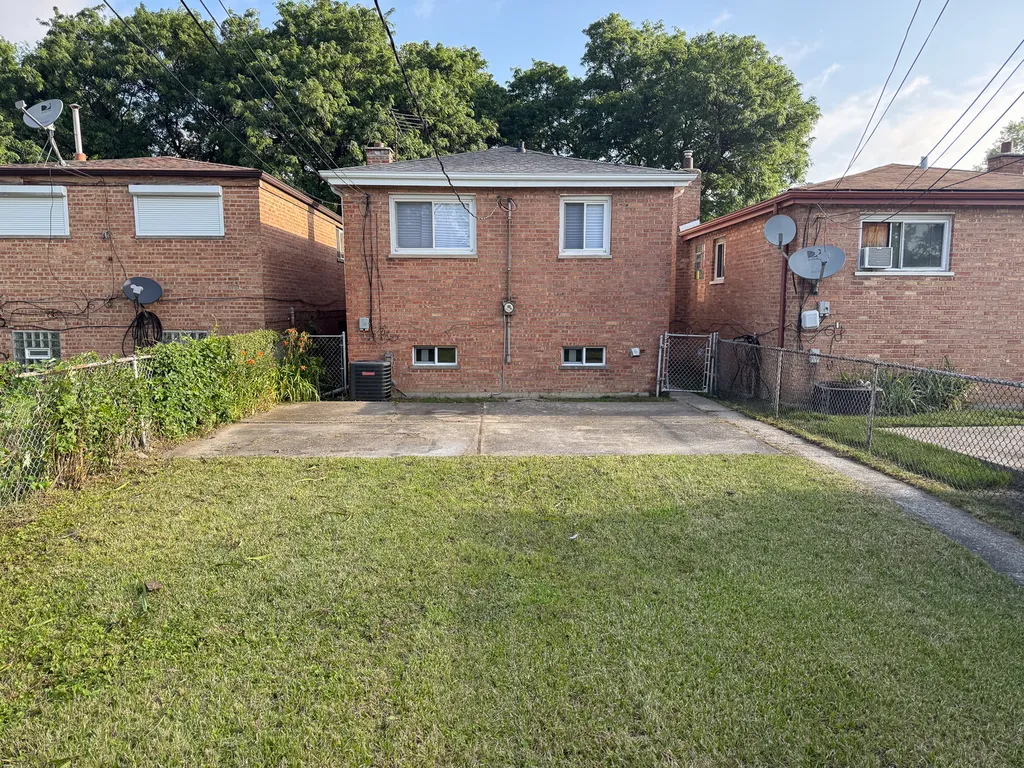 343 West 102nd Place Chicago IL 60628