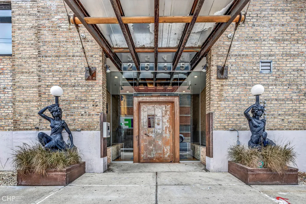 2545 South Dearborn Street Chicago IL 60616