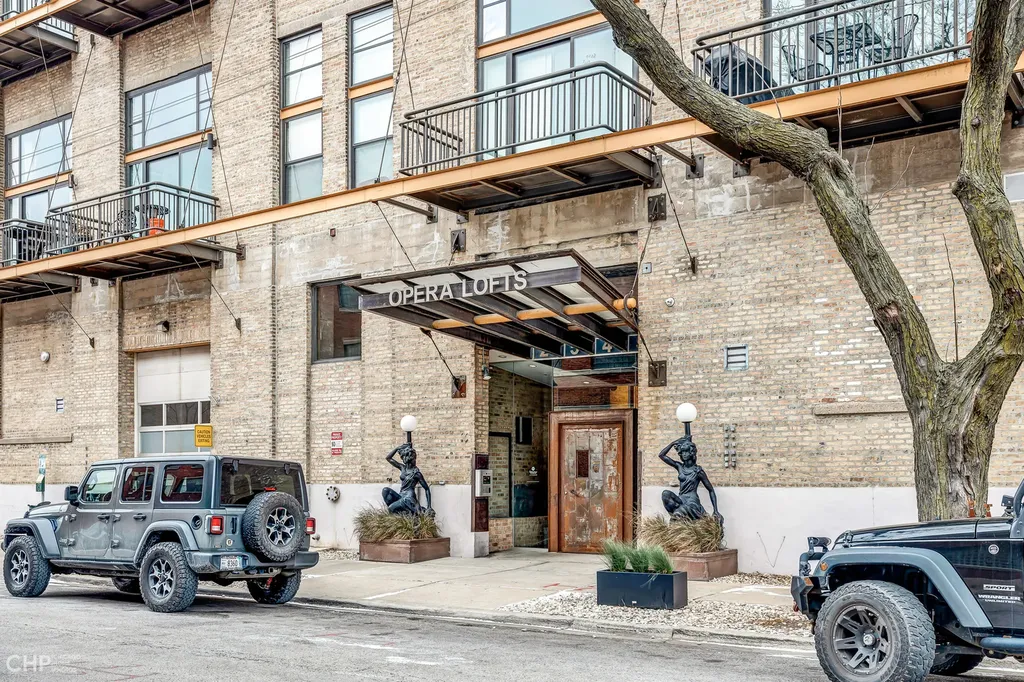 2545 South Dearborn Street Chicago IL 60616