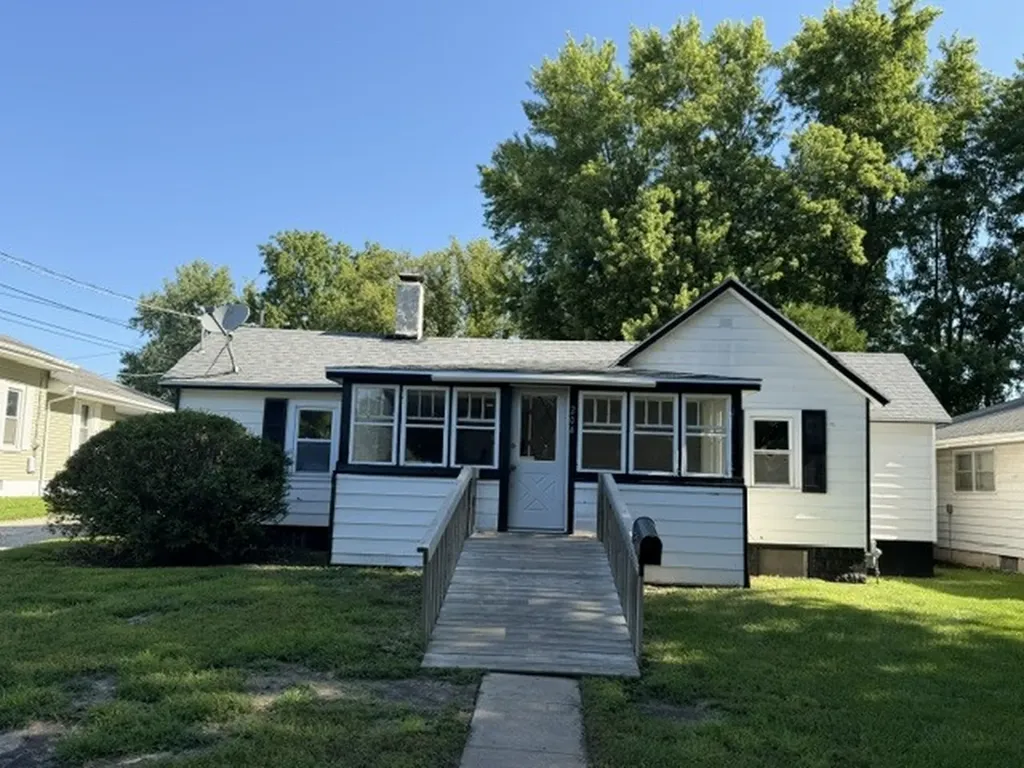 204 3RD Street Mendota IL 61342
