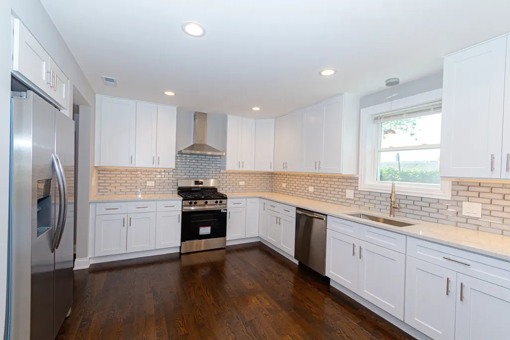 55 West 77th Place Chicago IL 60620