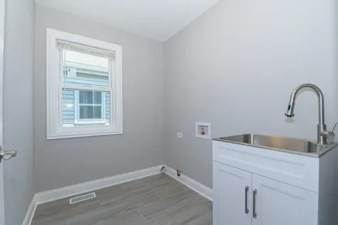 55 West 77th Place Chicago IL 60620