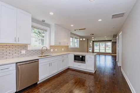 55 West 77th Place Chicago IL 60620
