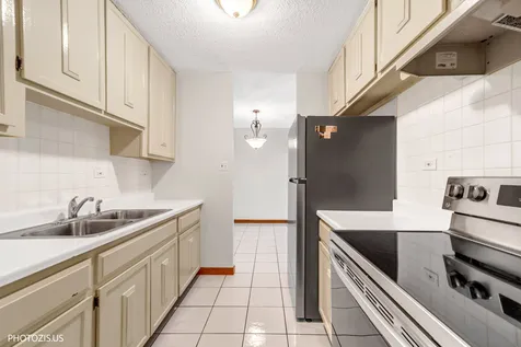 18 East Old Willow Road Prospect Heights IL 60070