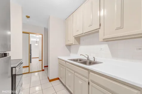 18 East Old Willow Road Prospect Heights IL 60070