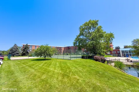 18 East Old Willow Road Prospect Heights IL 60070