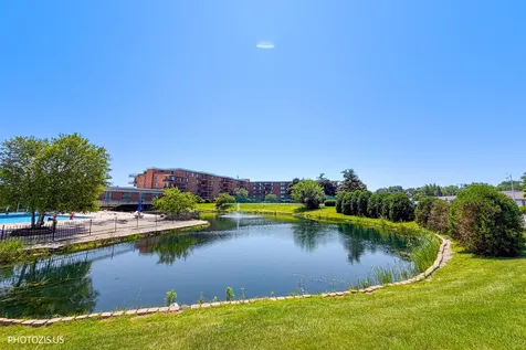 18 East Old Willow Road Prospect Heights IL 60070