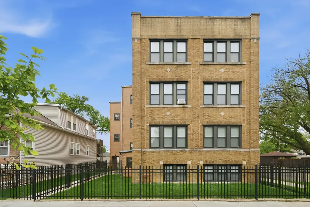 3851 North Laramie Avenue Chicago IL 60641
