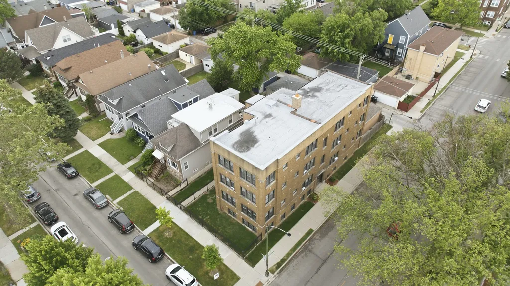 3851 North Laramie Avenue Chicago IL 60641