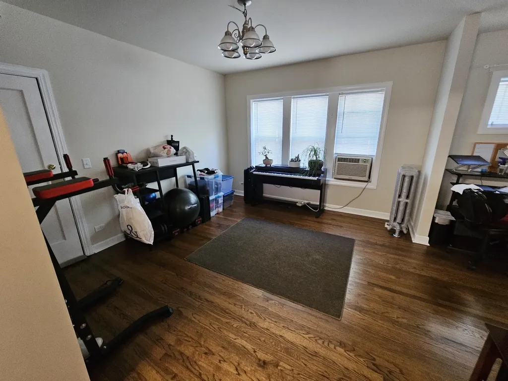 3851 North Laramie Avenue Chicago IL 60641